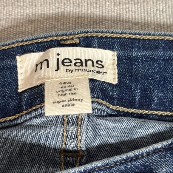 M Jeans Size 14W Original Fit, Super Skinny Ankle. Frayed hem, distressed. - Picture 8 of 9